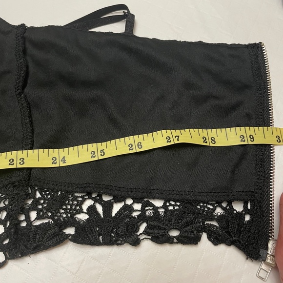 Acemi Black Lace Bra in Size large. Unadjustable Zippered back. - Picture 7 of 9